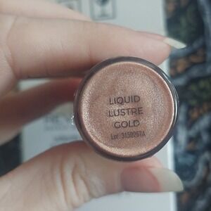 New makeup revolution liquid highlighter Lustre Gold